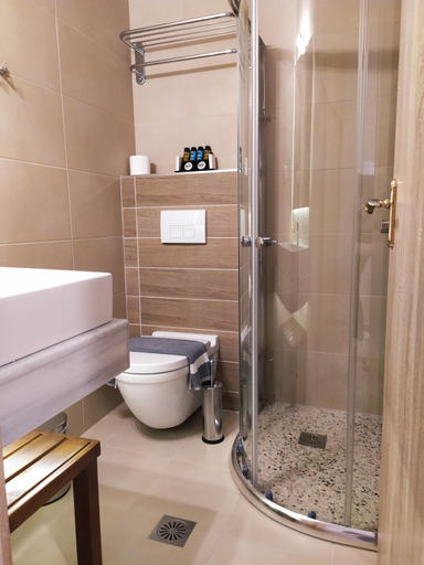 Bathroom 3, La Place de la Gare Suites - New Subway Station, Central Macedonia