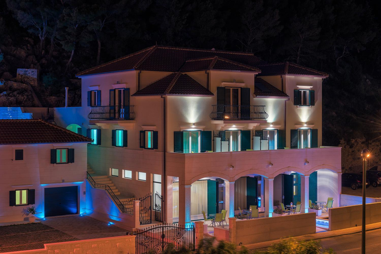 Others 3, Villa Kogo, Hvar