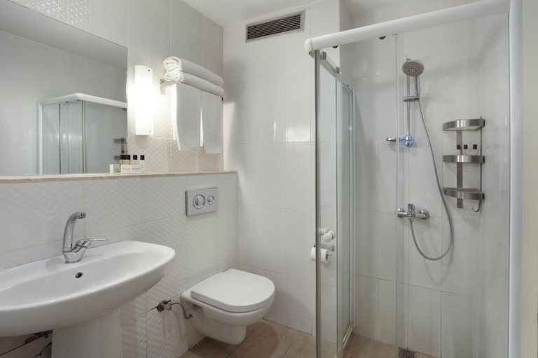 Bathroom 4, Meroddi Galata Flats, Beyoğlu