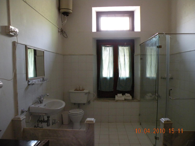Bathroom 5, Bhanwar Vilas Palace, Karauli