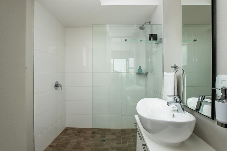 Bathroom 5, The Regency Apartment Hotel Menlyn, City of Tshwane