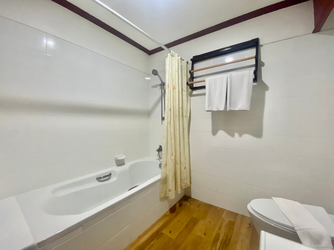 Bathroom 5, Patong Palace Hotel, Pulau Phuket
