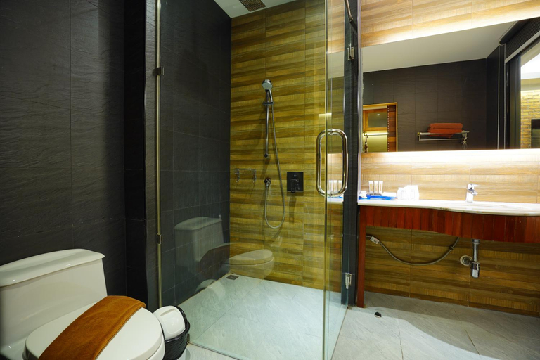 Bathroom 3, La Isla Pranburi Beach Resort, K. Sam Roi Yot