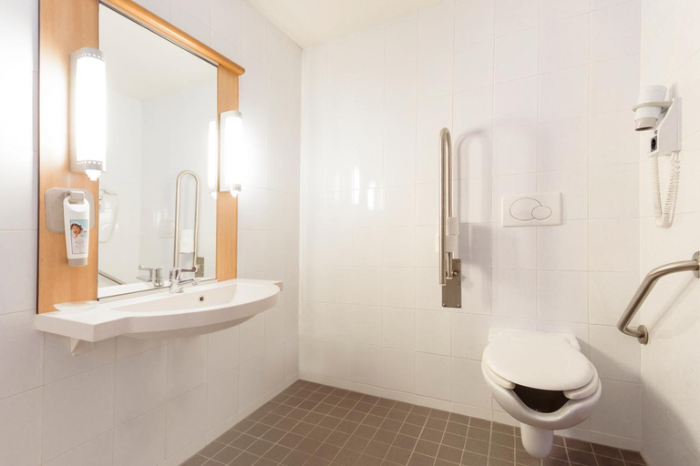 Bathroom 2, ibis Bilbao Centro, Vizcaya