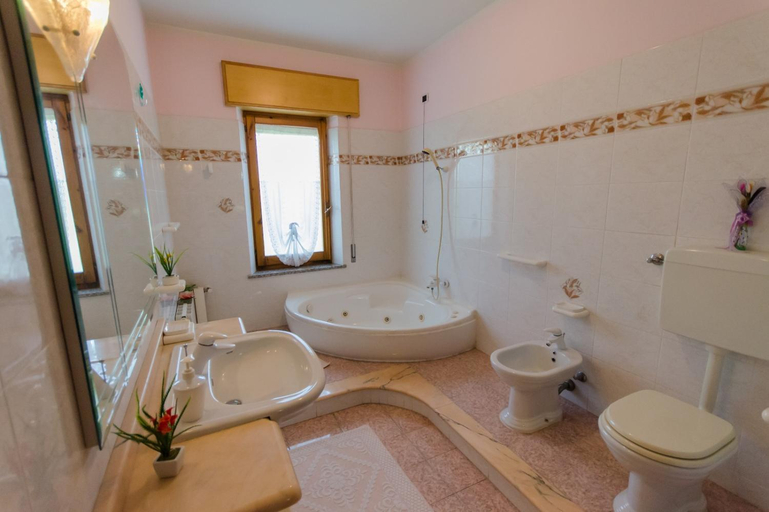 Others 1, Vacanze a Loceri, Ogliastra