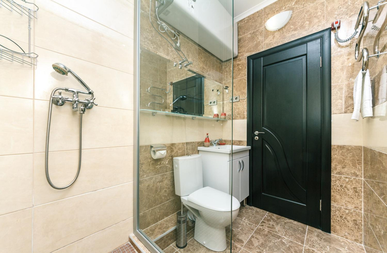Bathroom 3, Bogdan Hall DeLuxe, Shevchenkivs'kyi
