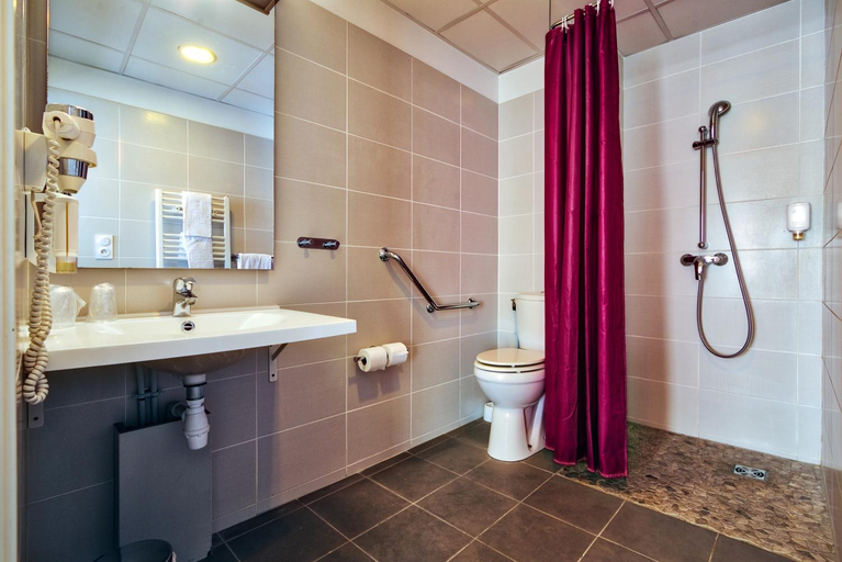 Bathroom 4, Zenitude Hotel-Residences Narbonne Centre, Aude