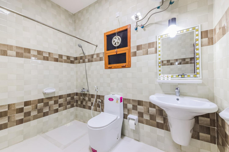 Bathroom 3, Ras Al Hadd Waves Hotel, Sur