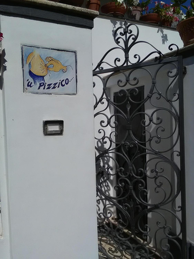 Others 4, U' Pizzico ( the pinch ), Napoli