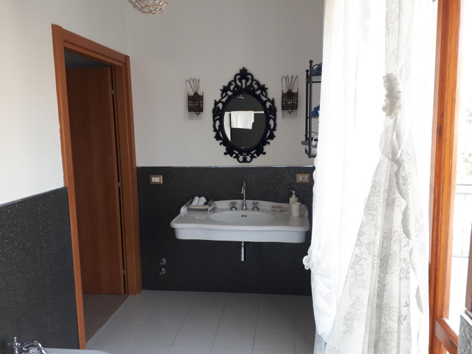 Bathroom 5, Villa Ada B&B, Salerno