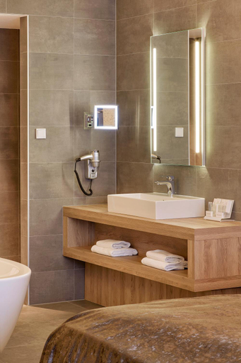 Bathroom 5, Van der Valk Hotel Princeville Breda, Breda
