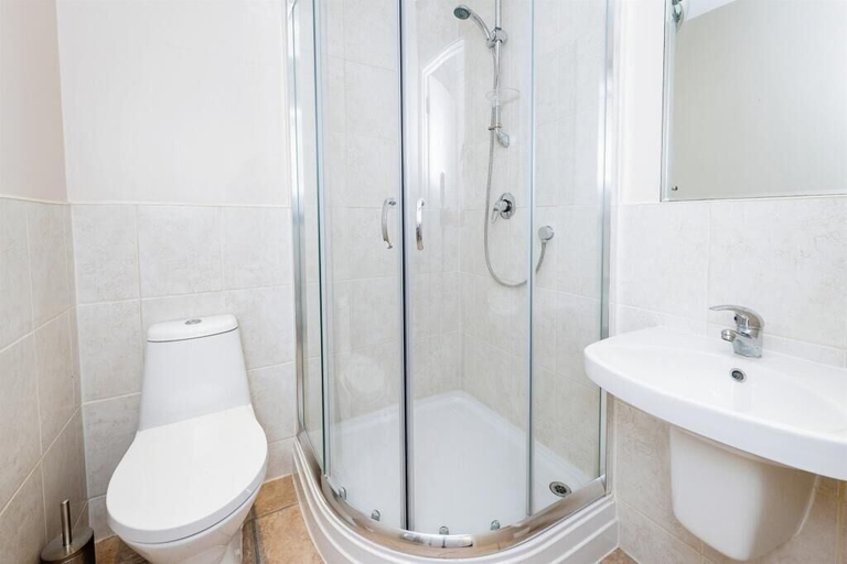 Bathroom 4, Archway Guesthouse, Lincolnshire
