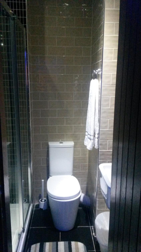 Bathroom 3, The Crystal Lodge Hotel, London