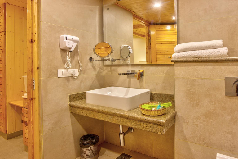 Bathroom 2, The Holiday Villa Resorts & Spa, Kullu