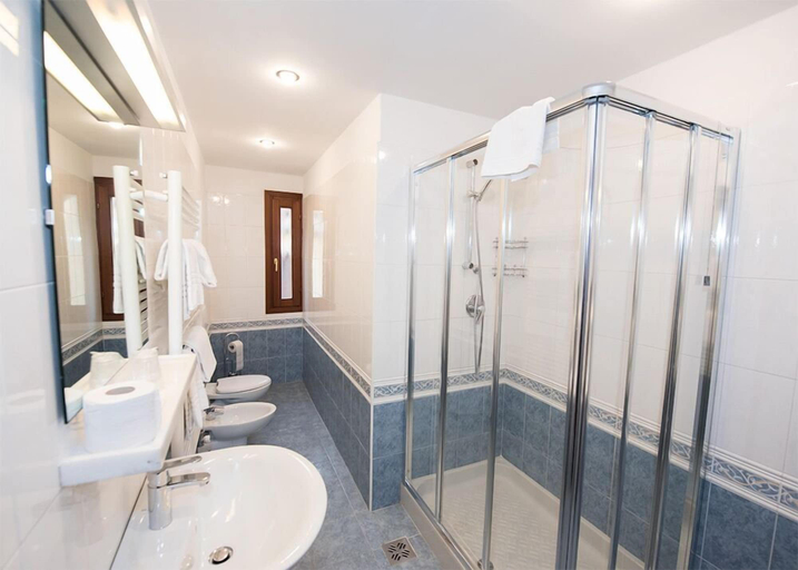 Bathroom 5, Hotel Guerrato, Venezia
