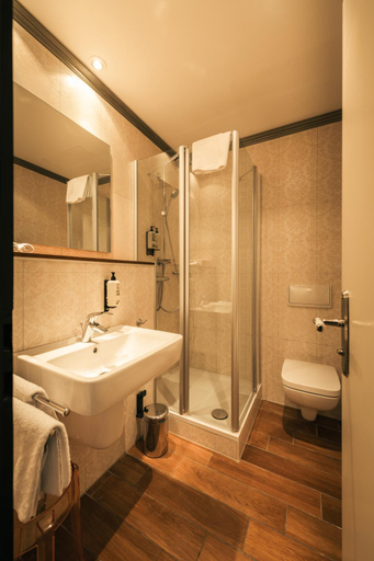 Bathroom 4, Bob W Mitte, Berlin