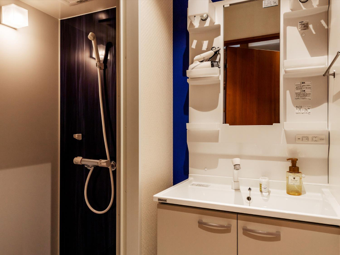 Bathroom 5, The Moana, Chatan