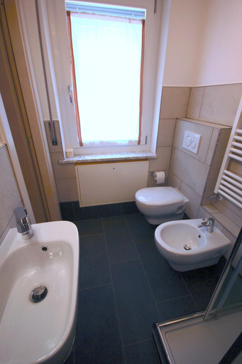 Bathroom 2, L'Adret, Aosta
