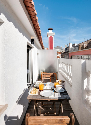Food & Drinks 5, 1869 PrIncipe Real, Lisbon