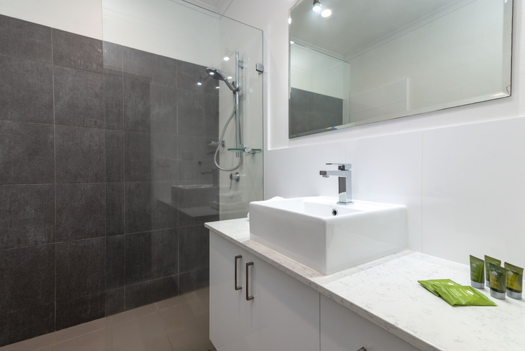 Bathroom 4, Seascape Holidays – 3 Reef Terraces on St Crispins, Douglas
