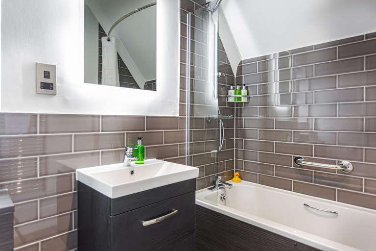Bathroom 3, The Manor Coastal Hotel & Inn, Blakeney - The Coaching Inn Group, Norfolk