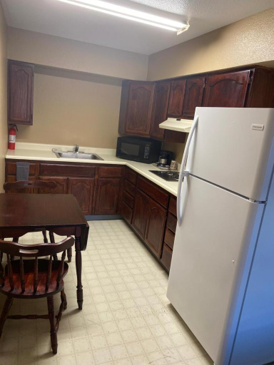 Others 5, royal inn, Pershing