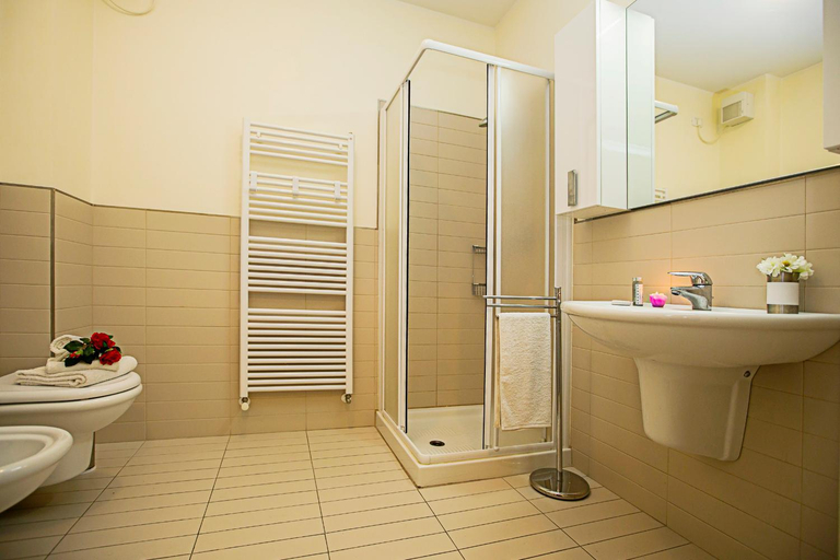 Bathroom 2, Torbole Relax, Pool & Balcony Apartment, Trento