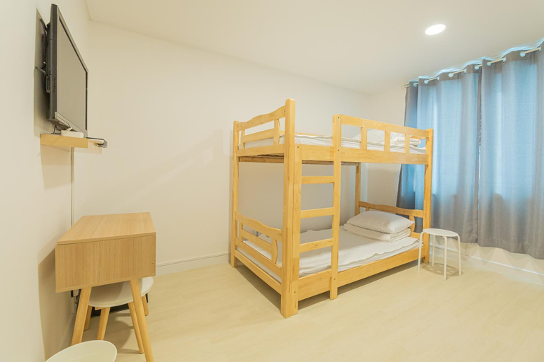Bedroom 2, James Blue Hostel, Goseong