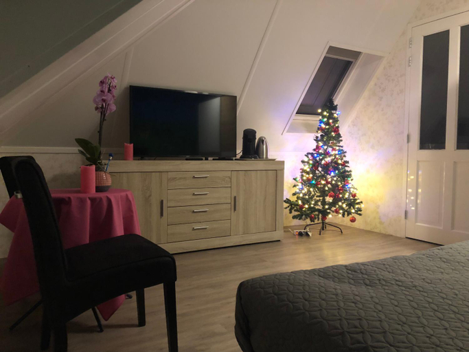 Others 5, B&B nancy in holland met eigen badkamer , independent bathroom, Aalten