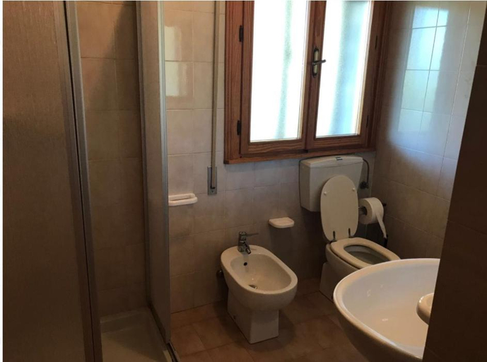 Bathroom 3, AMLE, Rovigo