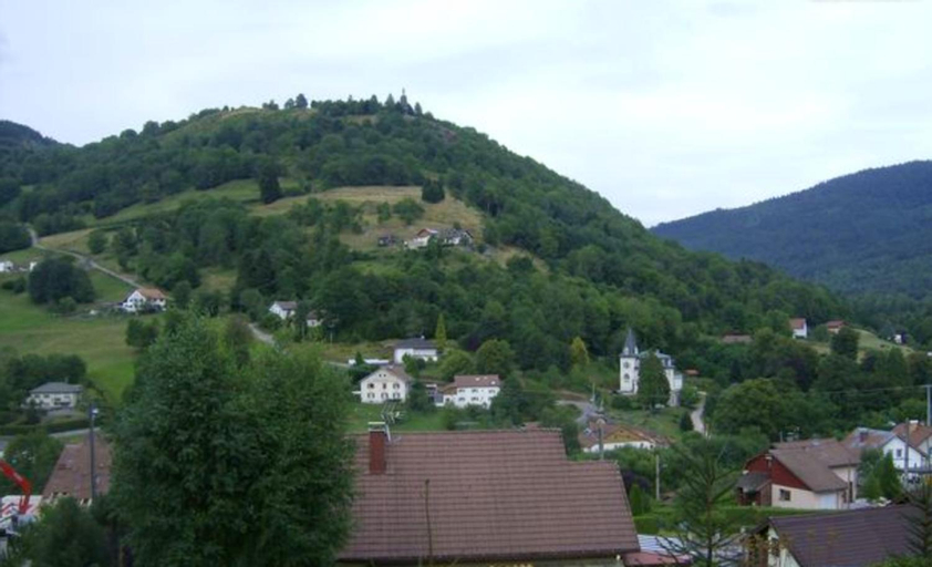 Others 2, Appartement confortable a Cornimont 30 m² vue montagne, Vosges