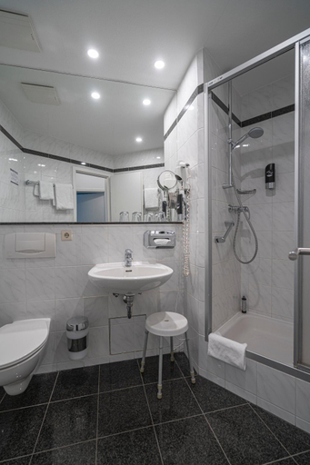 Bathroom 2, Hotel BIG MAMA Leipzig, Leipzig