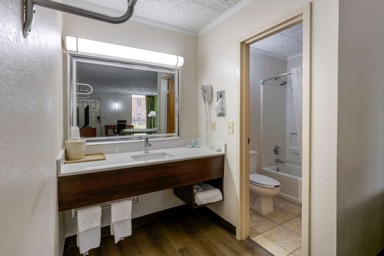 Bathroom 4, Quality Inn - Roxboro South, Person