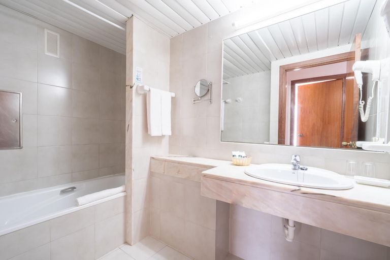 Bathroom 4, Tropicana Hotel, Baleares