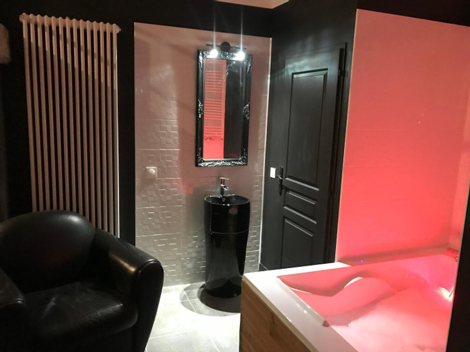 Bathroom 4