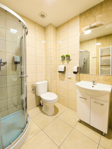 Bathroom 3, Hotel Dabrowski, Oświęcim