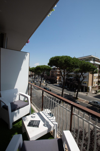 Others 5, DaVinci Relais, Rome