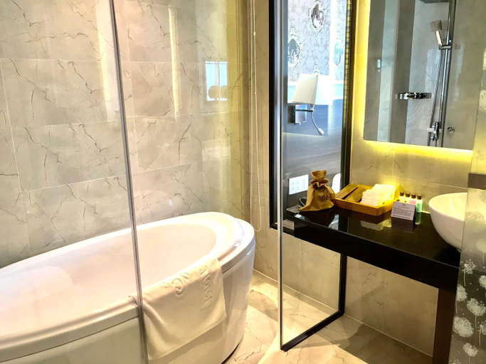 Bathroom 5, Elizabeth, Thủ Dầu Một