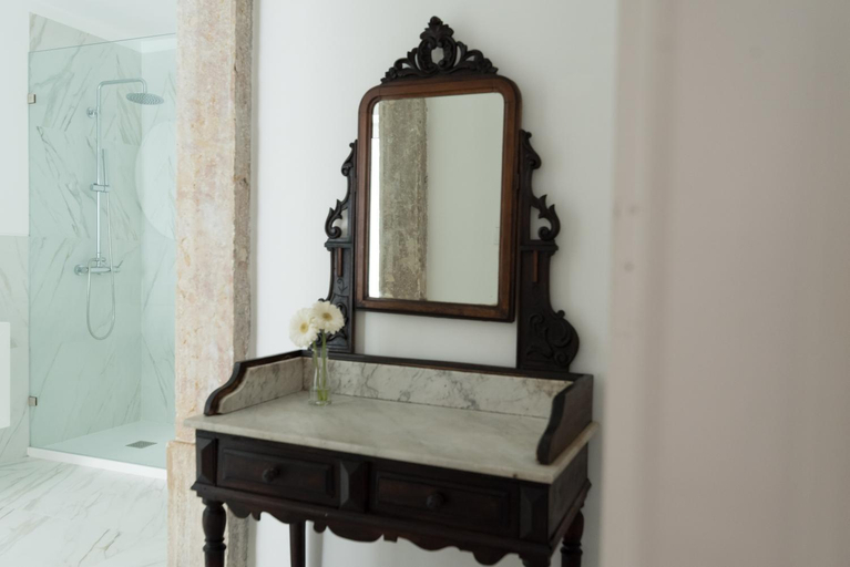 Bathroom 4, 1869 PrIncipe Real, Lisbon