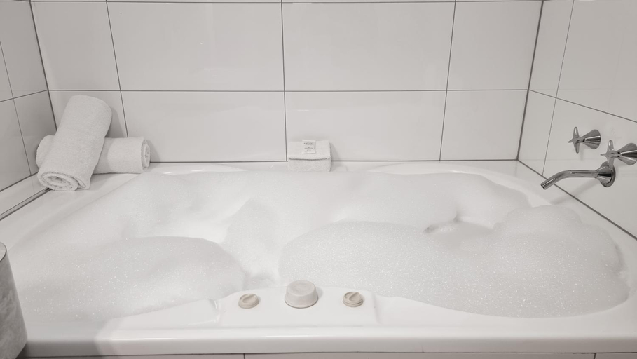Bathroom 3, City Reach Motel, Wangaratta - Central