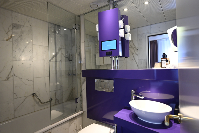 Bathroom 23
