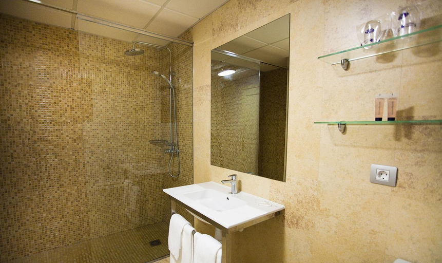 Bathroom 4, Elba Castillo San Jorge & Antigua Suite Hotel, Las Palmas