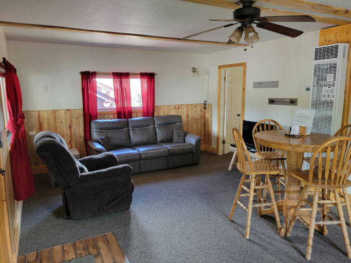 Others 2, Chinook Cabins & RV Park, Rio Grande
