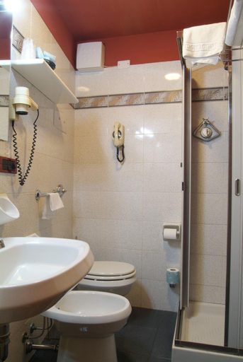 Bathroom 5, Hotel Maxim, Bologna