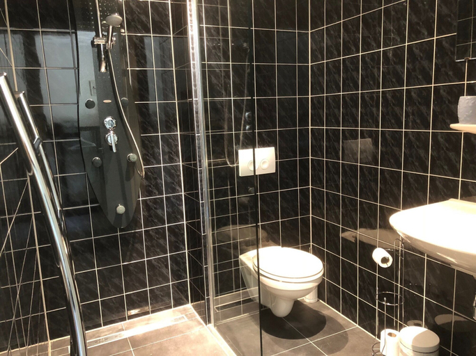 Bathroom 5, Gasterij Hotel Dennenoord, Boxtel