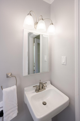 Bathroom 4, Marina Motel, San Francisco