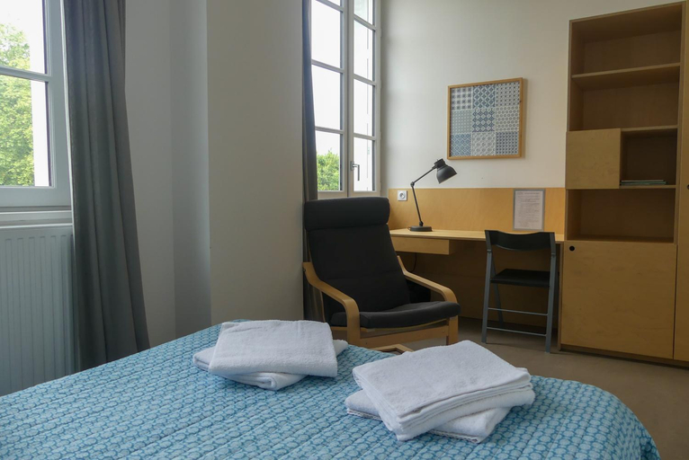 Bedroom, Hotel Saint Louis Beaulieu - Bordeaux, Gironde
