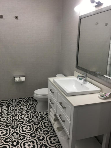 Bathroom 5, Riverside Inn, Marion