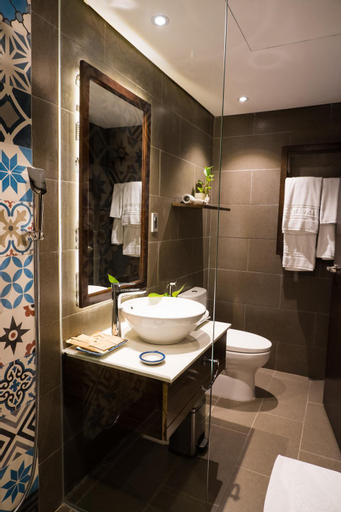 Bathroom 18