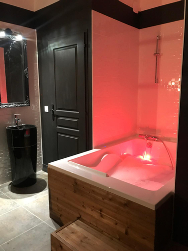 Bathroom 12